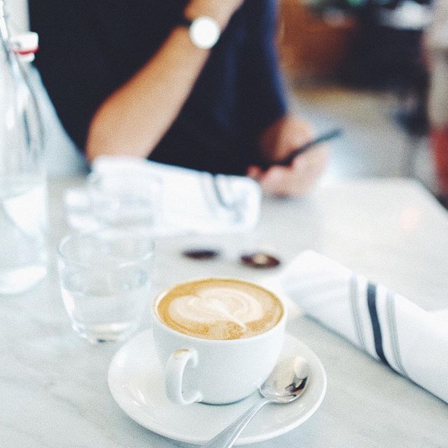Un dernier latte amande avant de se diriger vers l'aéroport ✈️
Chez @cafegratitude bien sûr 😋